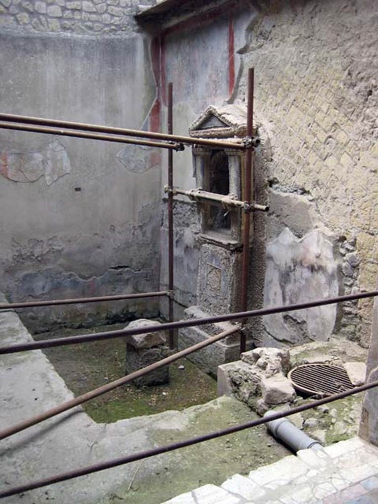 III.3 Herculaneum. June 2011. Looking east into small light-well.
Photo courtesy of Sera Baker.